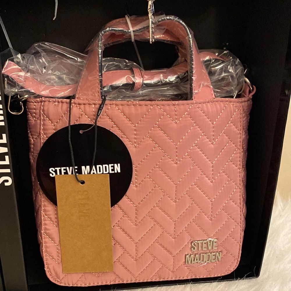 NWT Steve Madden Tote/Crossbody w/ AirPod Case and Hat- 3pc Gift Set - Mauve - Picture 6 of 15